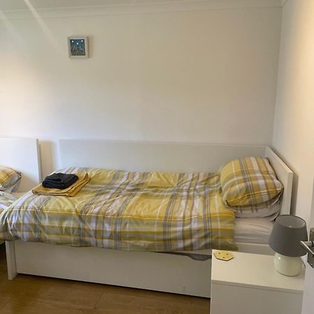 Bumblebee Lodge Saint Cleer Esterno foto
