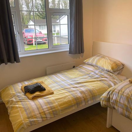 Bumblebee Lodge Saint Cleer Esterno foto