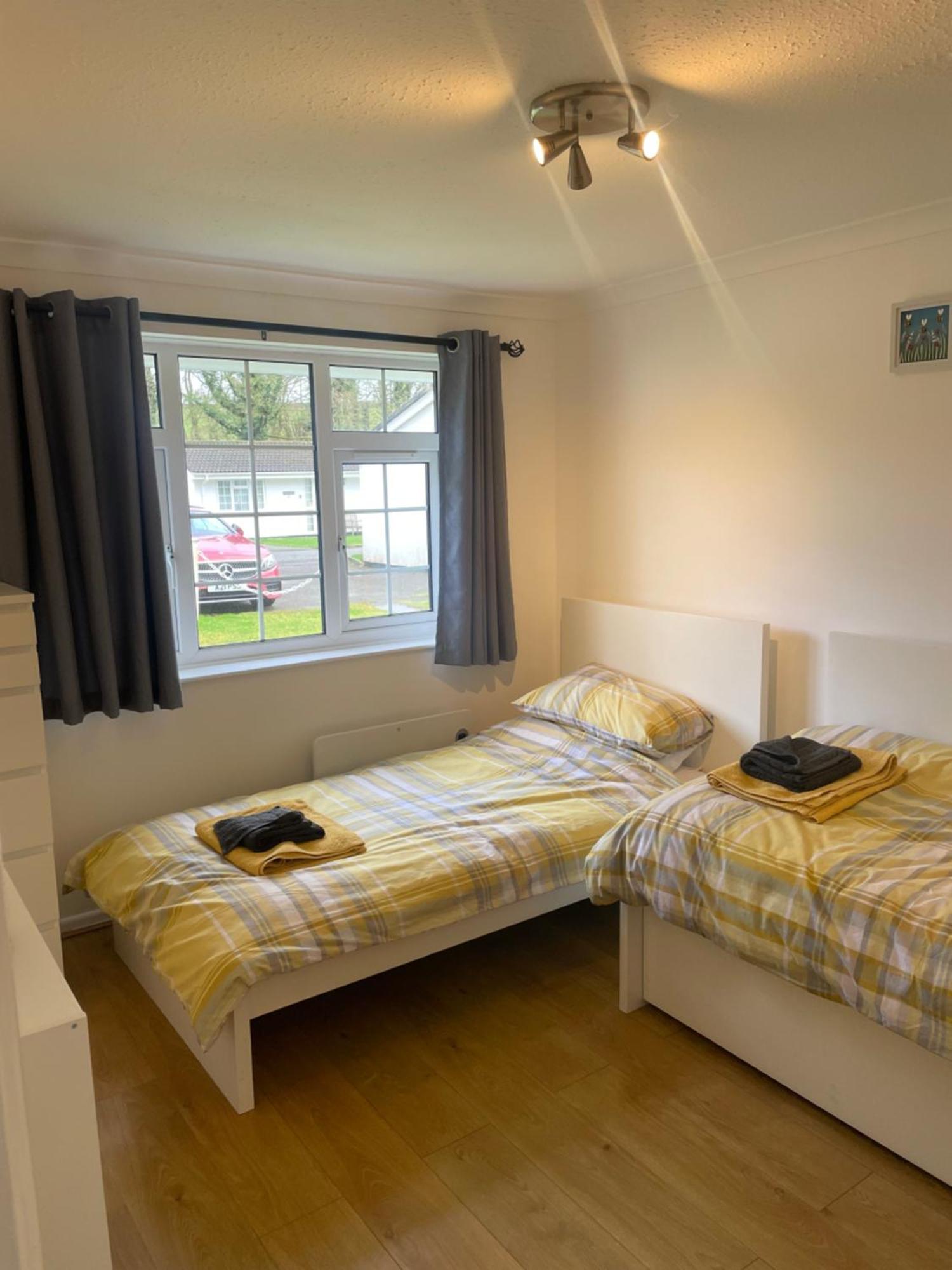 Bumblebee Lodge Saint Cleer Esterno foto