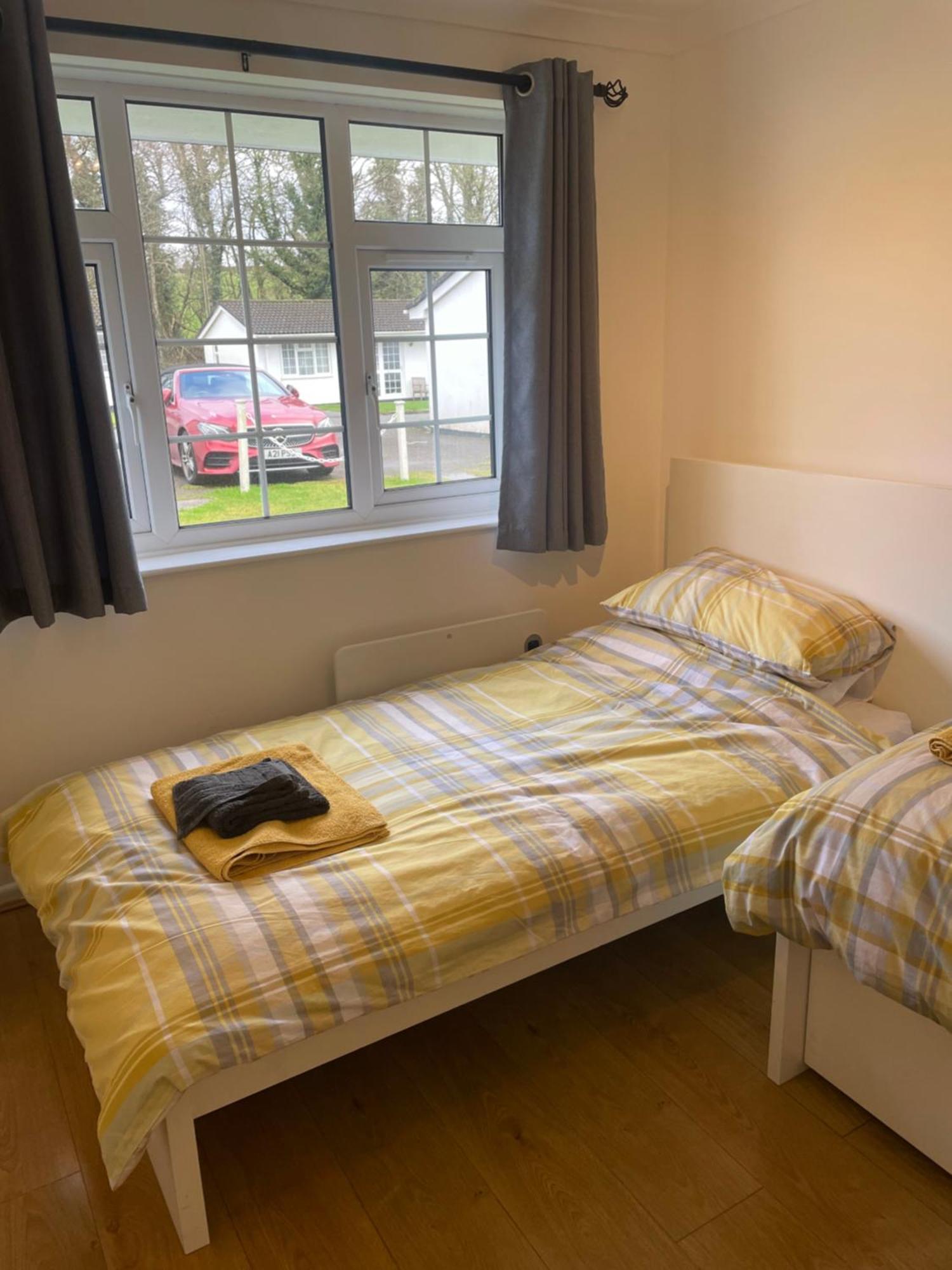 Bumblebee Lodge Saint Cleer Esterno foto